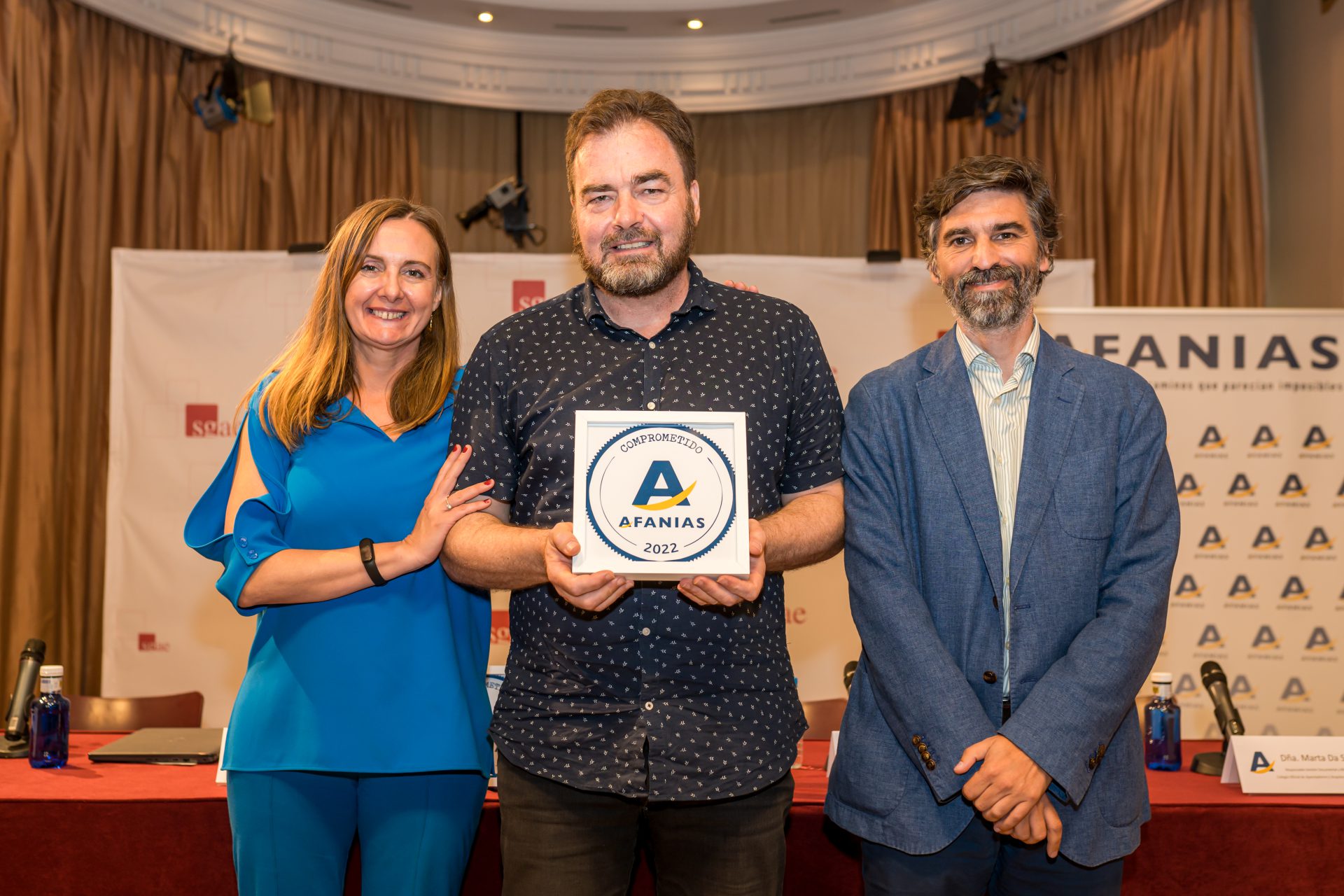 Reconocimiento a Aena. Recoge Francisco Moreno Adán, Jefe Área Beneficios Corporativos y Proyectos Sociales de AENA