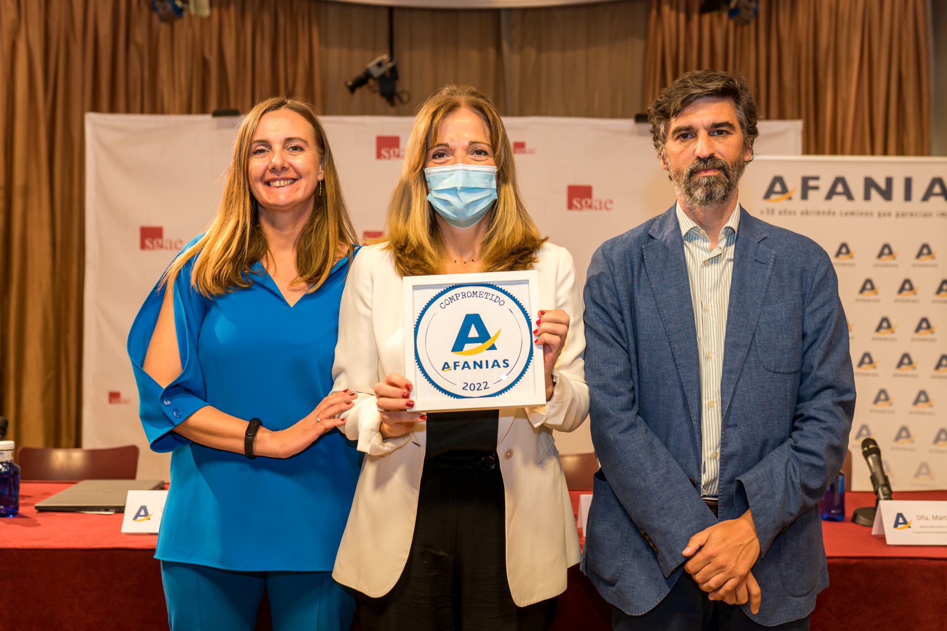 Reconocimiento al Ayuntamiento de Boadilla del Monte. Recoge María Inmaculada Pérez Bordejé Concejala-delegada de Asuntos Sociales, Familia, Mujer e Infancia.