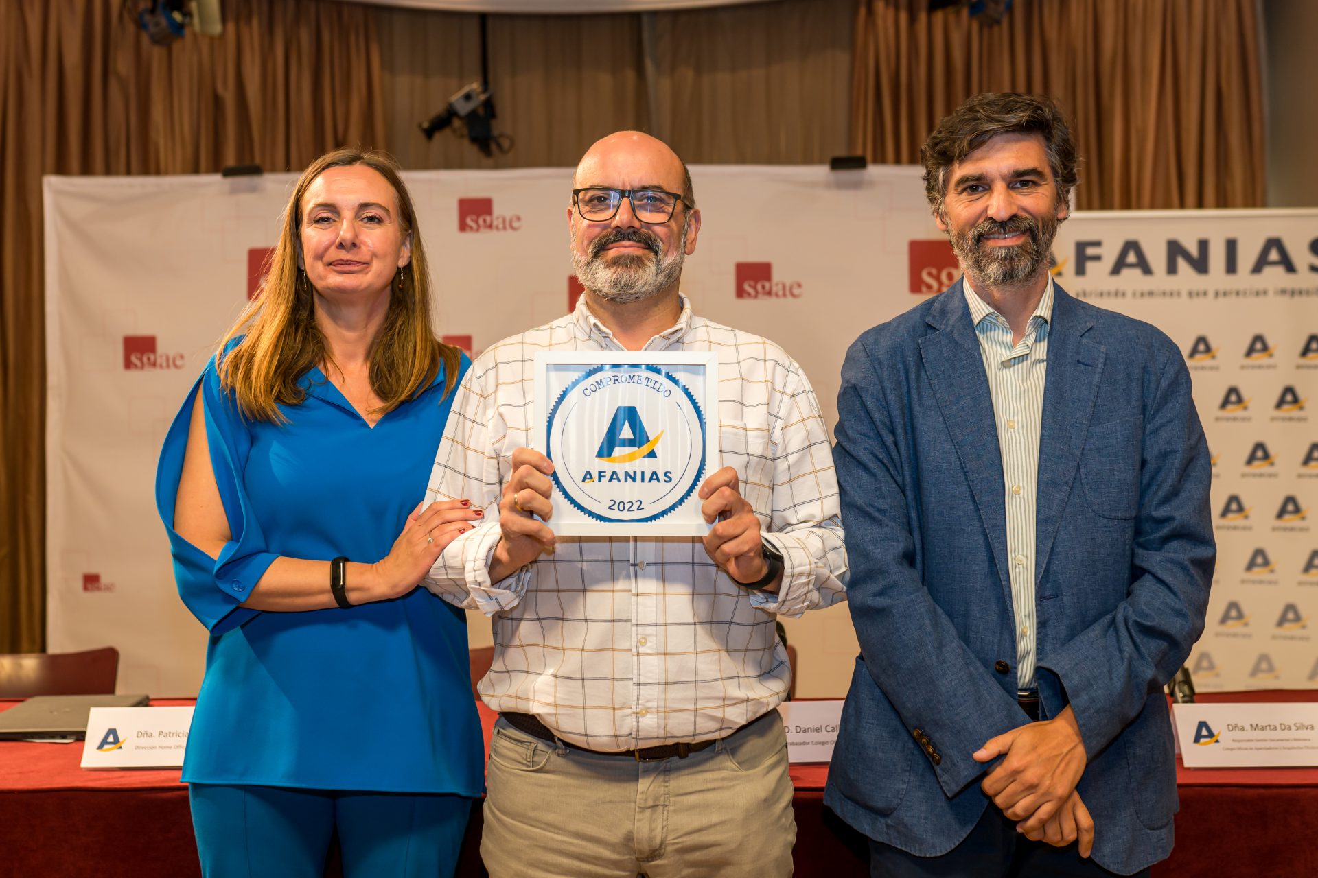 Reconocimiento a Colegio Blanca de Castilla. Recoge Jesús Trujillo – Director del centro.