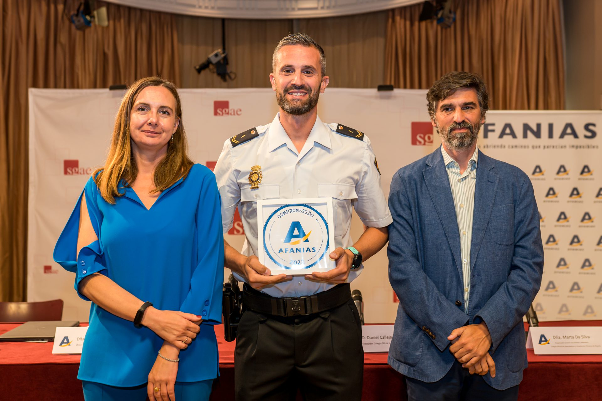 Reconocimiento a Policía Nacional. Delegación de participación ciudadana. Chamberi Madrid. Recoge Moisés Portal.