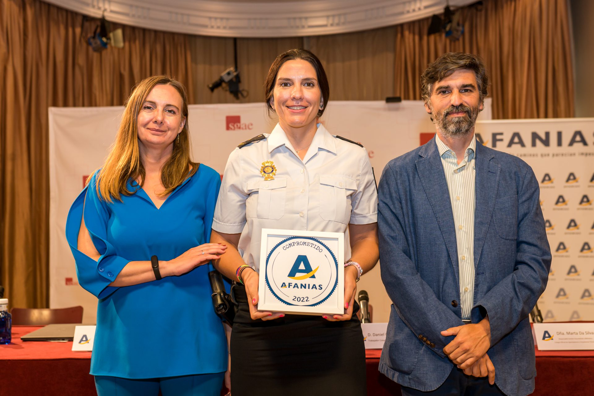 Reconocimiento a Policía Nacional. Delegación de participación ciudadana. Tetuán Madrid. Recoge Inés MARTÍN.