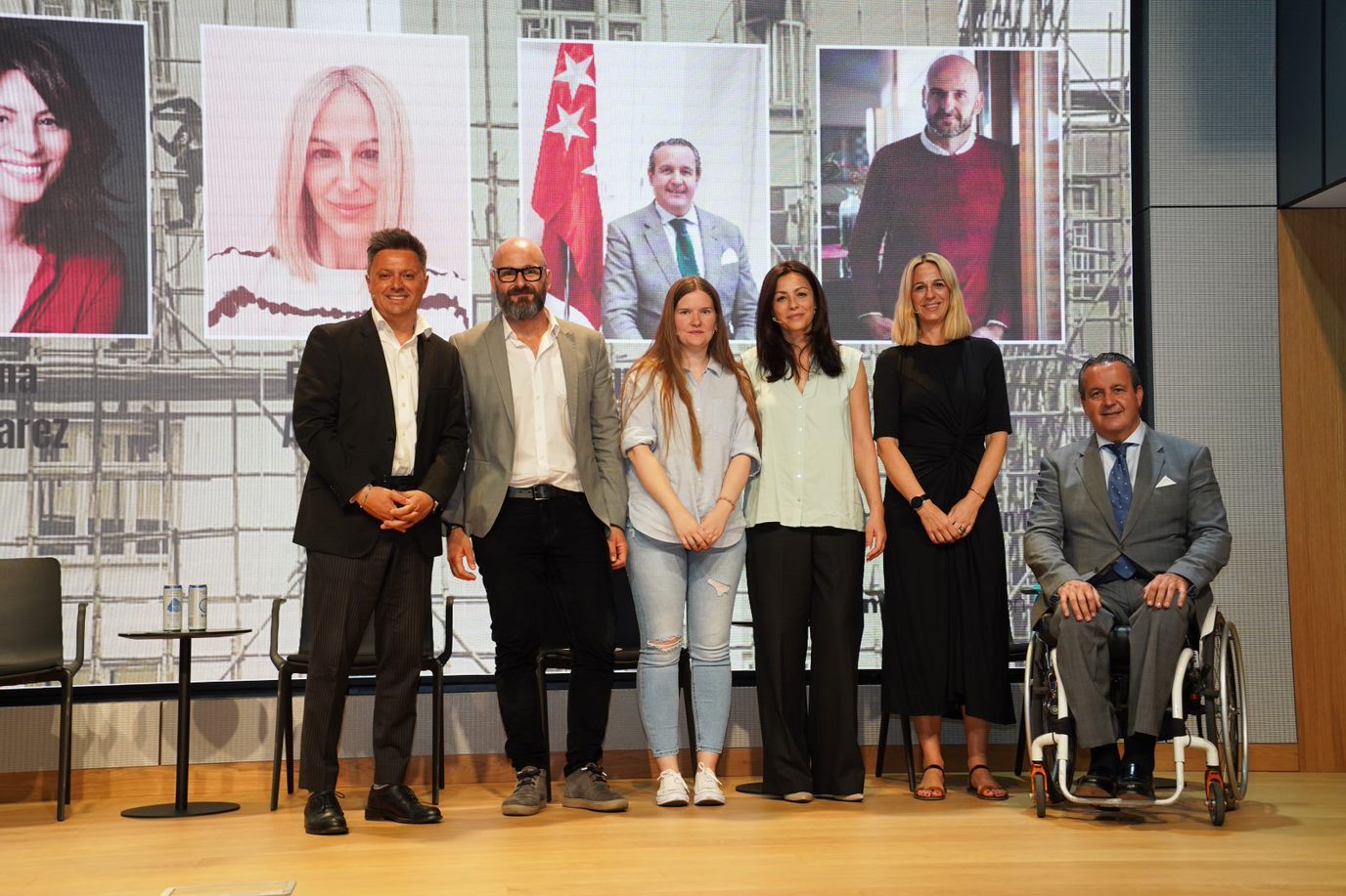 (De izda a dcha.) Francisco Fernández (Director de la Fundación GMP), José Sanz (Responsable de Comunicación de la Fundación GMP), Anna Tanchenko (protagonista y madre), Ana Álvarez (actriz y voz del documental), Esther Alcalde (Directora del Área de Vivienda de AFANIAS) e Ignacio Tremiño (Director de Atención a Personas con Discapacidad de la CM)