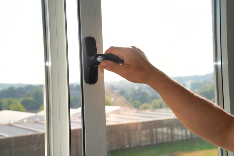 Las ventanas incluyen manivelas más accesibles