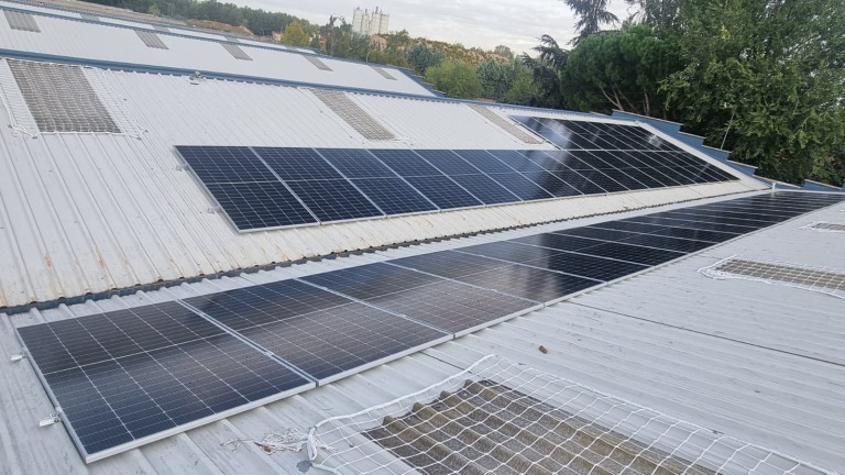 El tejado con las nuevas placas fotovoltaicas