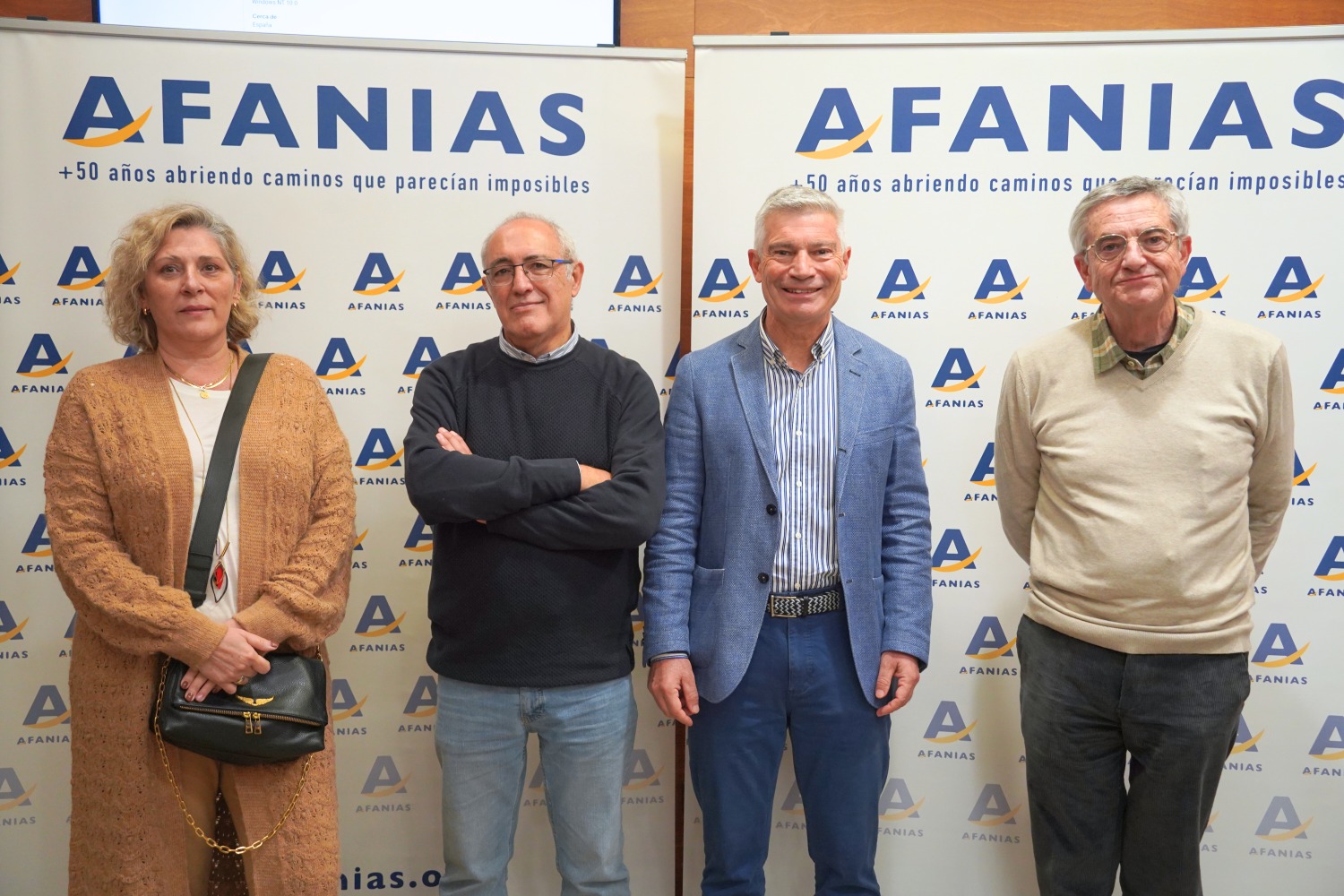 Foto institucional de las Familias Guía (moderadores de las mesas redondas)