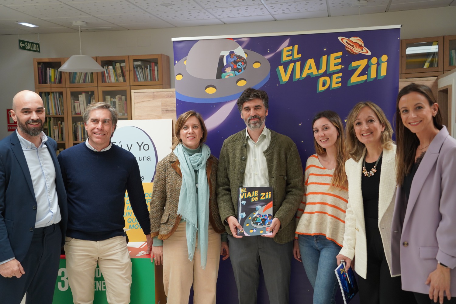 (empezando por la derecha) Rosa Menchén, Jefe de Área de Conocimiento y Cultura Preventiva del IRSST; Marina Parra, Gerente del IRSST; Claudia Quirós, preparadora laboral de ASTOR; Juan Manuel Alberquilla, Director General de AFANIAS; Paula de la Rocha, Gerente de Fundación Alas; Eduardo Pallerola, Servicios APANID S.L. y Daniel Martín, responsable del Servicio de Prevención y Salud Laboral de AFANIAS