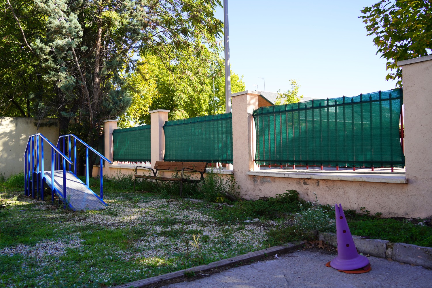 Antes de la colocación de la pérgola y el asfaltado